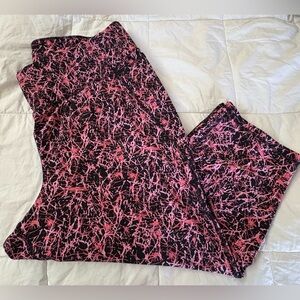 Lane Bryant LIVI Black Pink Print Capri Leggings